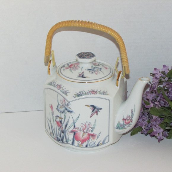 Vintage Tea Set Iris & Hummingbirds Teapot 4 Mugs Japan Cottagecore Cabincore - Picture 7 of 13